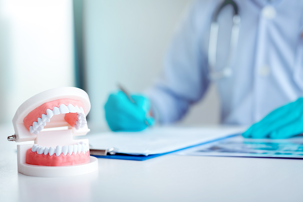 根管治療にかかる期間はどのくらい？自由診療なら短期間で終わる？